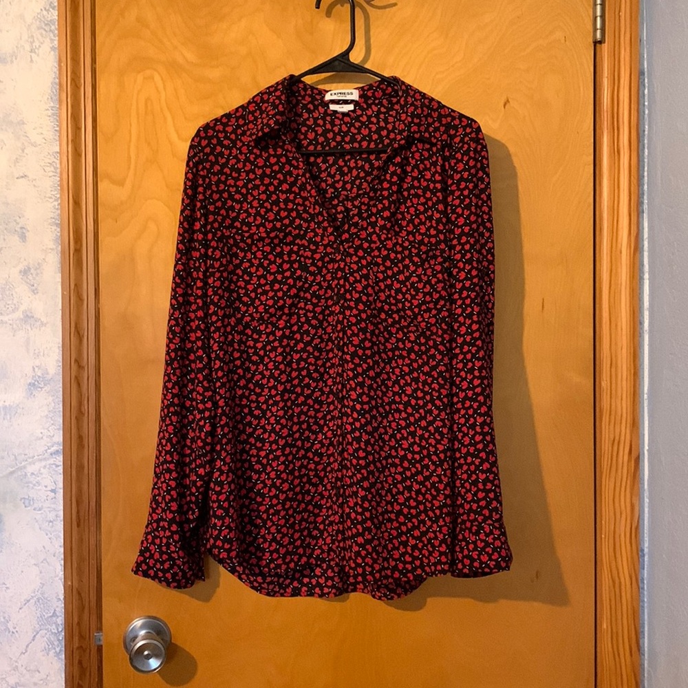 Express Portofino Slim Button down Shirt Large, Red, Black and white. 2 pockets,